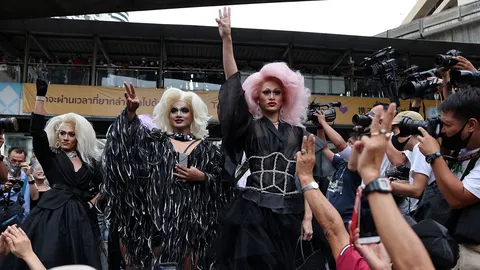 กลุ่มแดรกควีน ร่วมสร้างสีสัน ลั่น ทุกคนมีค่าเท่าเทียม ไม่ว่าเพศสภาพไหน