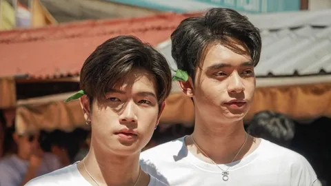 “โน่-จอม” เอาใจสายวาย บวงสรวงซีรีส์ “นิติแมนแฟนวิศวะ”