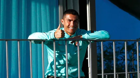 งานนี้ยาว รมต.กีฬาอิตาลีจ่อสอบ “โรนัลโด” แหกกฎโควิด