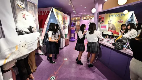 Young กรี๊ดตู้สติกเกอร์