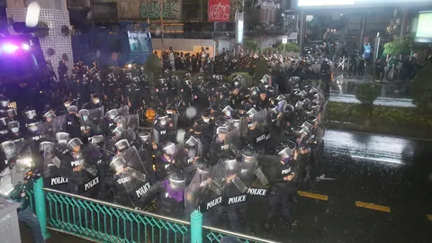 เหนื่อยใจแทนชุดควบคุมฝูงชน