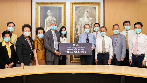 “พินิจ กุลละวณิชย์” มูลนิธิคณะแพทยศาสตร์ รับมอบเงินบริจาคเพื่อจัดตั้งกองทุน