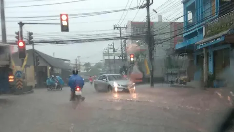 อุตุประกาศ ฉ.8 โซนร้อน "โมลาเบ" ถึงอุบลฯคืนนี้ 44 จังหวัดฝนตกหนัก