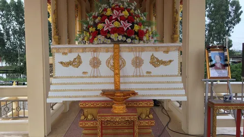 ผวจ.สมุทรปราการ มาเป็นประธานพิธีเผาศพ เหยื่อเพลิงท่อก๊าซฯ ระเบิด 