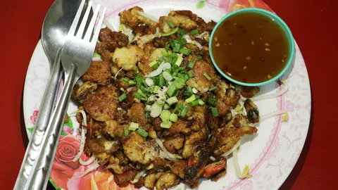 สืบทอดความอร่อย หอยทอดโพธาราม ลูกชายใช้สูตรพ่อ เปิดร้านที่บ้านโป่ง