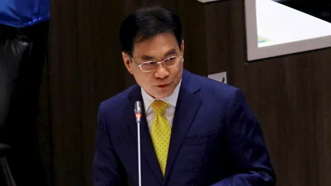 ดึงความขัดแย้งขึ้นโต๊ะเจรจา