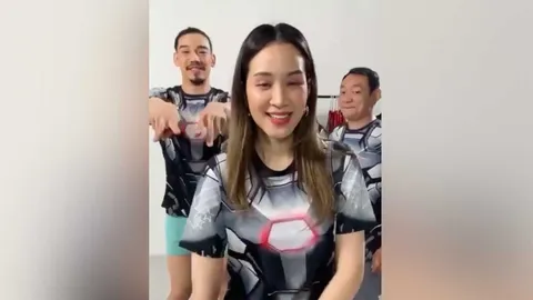 เอเอ-พีรวัชร์ และ ฟาง-พิชญา แอนด์เดอะแก๊งค์ เต้นเพลง “ปูหนีบอีปิ” ถูกใจแฟนๆ