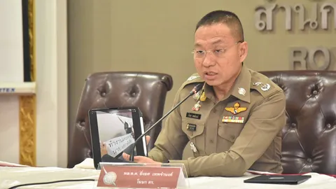 ตำรวจยกป้าย โชว์ตัวแจง เพียงชูให้เพื่อนดู รับเบี้ยเลี้ยงครบ