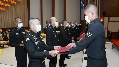 "บิ๊กบี้" นำ "บิ๊กทหาร" ร่วมประดับยศให้ นร.นายสิบทหารบก อย่างสมเกียรติ