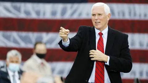 ส่องประวัติ 'ไมค์ เพนซ์' ผู้ชิงรองปธน.สหรัฐฯ 