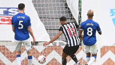 ลิเวอร์พูลยิ้ม "เอฟเวอร์ตัน" บุกพ่าย "นิวคาสเซิล" 1-2 ศึกพรีเมียร์ลีก