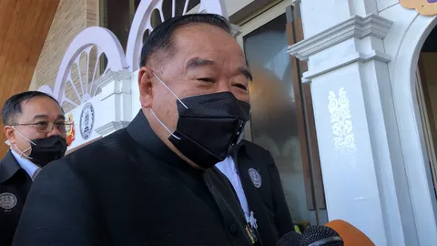 “บิ๊กป้อม” เผย กำลังตรวจสอบเหตุโยนระเบิดใส่ผู้ชุมนุม ไม่อยากให้เกิดอีก