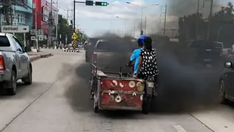 ตร.ลพบุรี ดำเนินคดี 3 กระบะเร่งเครื่องเบิร์นยางควันดำเต็มถนนสนั่นโซเชียล