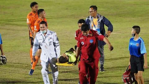 ผู้ตัดสิน "ไทยลีก 3" วูบคาสนาม ขณะตัดสินเกมคู่ "นครราชสีมา-ยโสธร" (คลิป)