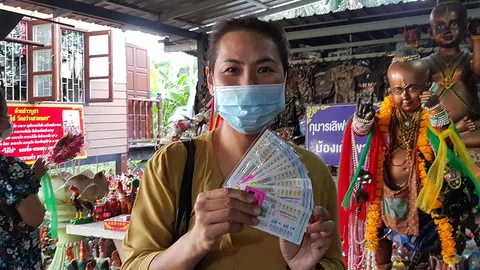 สาวเฮงแก้บน "กุมารน้องเก้า" ถูกหวยยกครัวกว่า 30 ใบ ลุ้นเฮเลขหางประทัด
