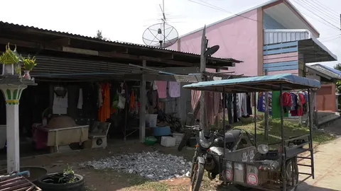 เจอแล้ว 2 ผัวเมียตามคลิป ตีกันข้างทาง โดนปรับ 100 ผัวซวยฉี่ม่วง