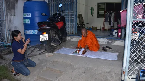 ญาตินิมนต์พระเชิญวิญญาณ หนุ่มส่งอาหาร โดนเหล็กประตูรั้วปักคอดับคาที่