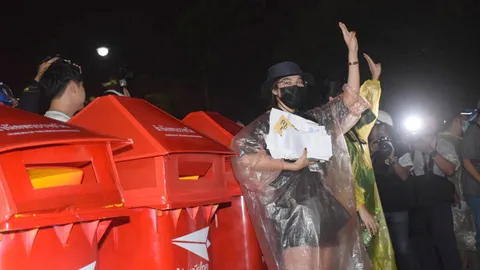 ตัวแทนราษฎรอ่านแถลงการณ์ ผู้ชุมนุมยืนยันไม่ปักหลักค้างคืน