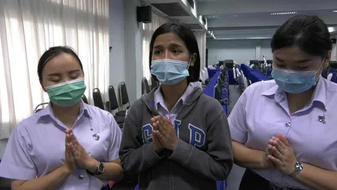 นศ.พยาบาลร้อง กระทรวงศึกษาฯตรวจสอบ ค่าเรียนเพิ่มปีละ 2 แสน 