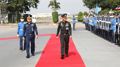 "บิ๊กแก้ว" ตรวจเยี่ยมทัพฟ้า ชื่นชมศักยภาพ ความพร้อมปฏิบัติการทุกมิติ