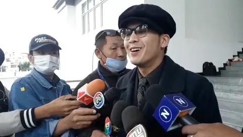 "แอมมี่ เดอะบอตทอมบลูส์" เข้ารายงานตัวศาล ย้ำ พร้อมชุมนุมต่อ 