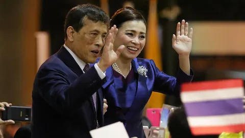 พระบาทสมเด็จพระเจ้าอยู่หัว สมเด็จพระนางเจ้าฯพระบรมราชินี
