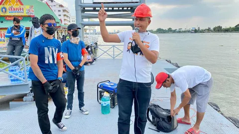 คนรุ่นใหม่ยึดท่าน้ำนนท์ หลังเรือหางยาวเบี้ยวไม่มารับไปลุยสภาฯ 