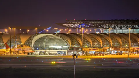 ท่าอากาศยานสุวรรณภูมิ เปิดให้ผู้โดยสารจอดรถฟรีช่วงวันหยุดยาว 18-23 พ.ย.