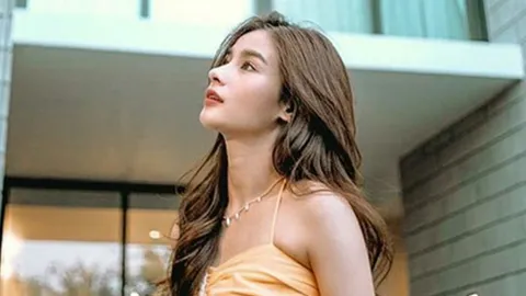 "วิว วรรณรท" โชว์ความเซ็กซี่กับชุดว่ายน้ำเก๋ๆที่มีตากล้องส่วนตัวถ่ายรูปให้