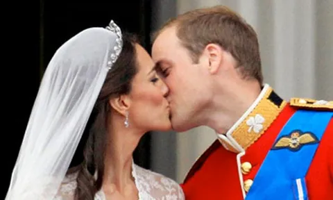 10 อันดับช็อตจูบดูดดื่มของคู่รักเขย่าโลกในวันแต่งงาน