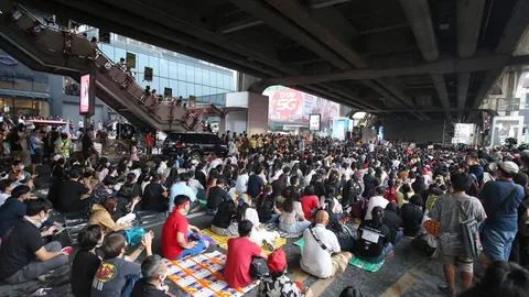 เปิดภาพบรรยากาศ "ม็อบนักเรียนเลว" เตรียมปราศรัยกิจกรรม "บ๊ายบายไดโนเสาร์"
