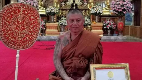 ฮือฮาหลวงปู่เดือนชัย เปลื่ยนชื่อ เปลี่ยนนิกาย รับตราตั้งเป็น "พระครู" 