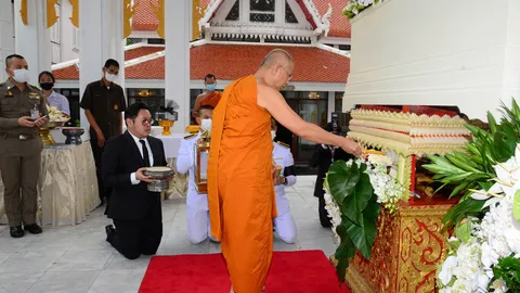 สมเด็จพระมหาวีรวงศ์ เป็นประธานในพิธีพระราชทานเพลิงศพ วิเชียร สงวนไทย