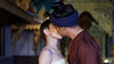 "พิงกี้" ตบ "อาร์ต" หน้าสั่น เจอจับจูบเย้ยจันทร์ ใน "ขุมทรัพย์ลำโขง"