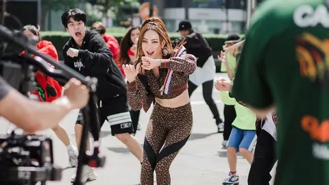 มิว นิษฐา โผล่คอมเมนต์ แต้ว เต้น ก้มต่ำ จนทำดราม่าชาวเน็ตด่าหยาบคาย