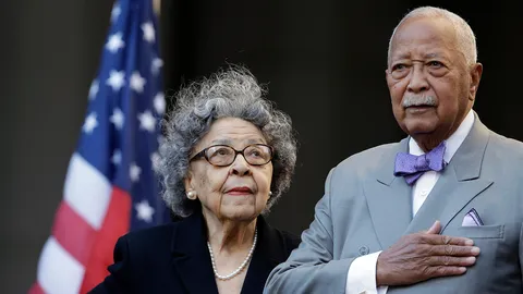 สิ้นนายกฯ ผิวสีคนแรก