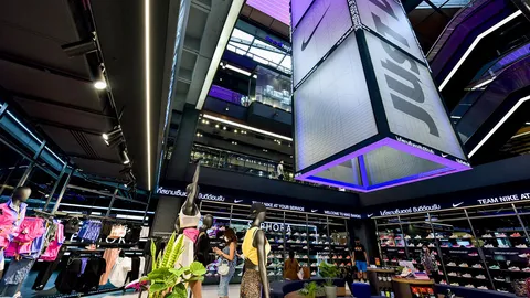 สยามเซ็นเตอร์ สุดยอดแลนด์มาร์คครองใจคนรักสนีกเกอร์