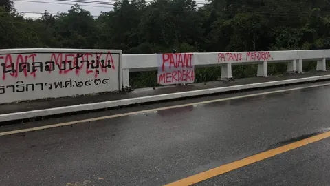 โจรใต้ป่วน 2 จุด พ่นสีสเปรย์ แขวนป้ายผ้าเชิงสัญลักษณ์ "PATANI"