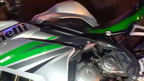  บิ๊กไบค์เร่งแซงแว้น เห็นอีกที ไปชนจยย.ชาวบ้าน ร่างกระแทกฟุตปาทดับ