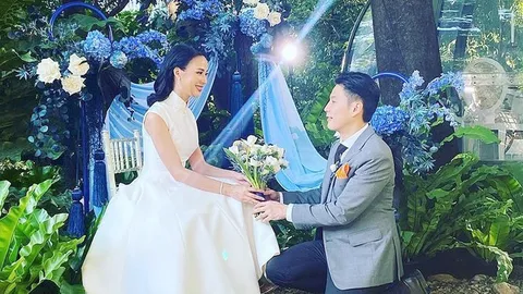 ส่องชุดแต่งงานของ รถเมล์ คะนึงนิจ เรียบหรูแต่ดูหวาน ในบรรยากาศที่อบอุ่น