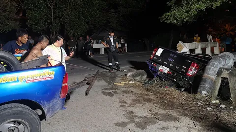 กระบะเสียหลักพุ่งตกคูน้ำ เจ็บ 2 ดับ 1 ย่านทวีวัฒนา