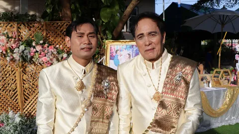 หนุ่มใหญ่คนแม่กลองยกขันหมากวิวาห์หนุ่มอ่างทอง คบ 5 ปี รักสุกงอมลงตัว