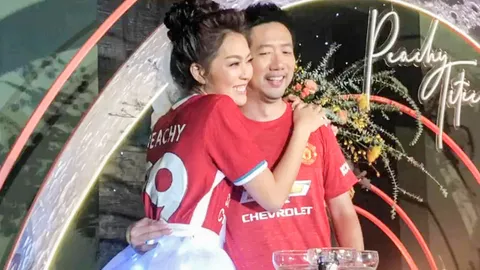 แดงเดือดหวานชื่น “พีชชี่ วรันธร” ควงแฟนหนุ่มเด็กหงส์เข้าประตูวิวาห์