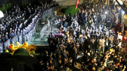 ประจันหน้า