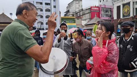 ม็อบ "เด็กเปรต" ชุมนุมหาดใหญ่ หวิดปะทะเสื้อเหลือง เปิดเพลงหนักแผ่นดิน