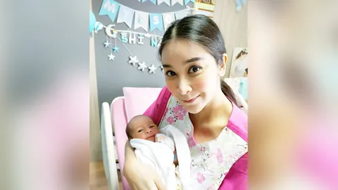 ใหม่ สุคนธวา พาลูกชายมาแจกเลขเด็ด หลังบอกคนถูกมาหลายงวดติด