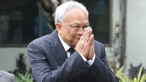 "สุเทพ" นัดครอบครัว กปปส. รวมใจน้อมรำลึก 5 ธันวา ที่ท้องสนามหลวง