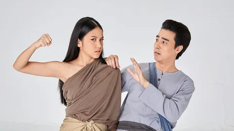 "ฟีฟ่า-เบนซ์" เปิดซิงบทพระ-นาง ในซิทคอมทะลุมิติ "เจาะเวลาหาผู้ใหญ่"