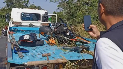 หนุ่มอุดรฯ ขับบิ๊กไบค์ 1,000 ซีซี ชนรถเก๋ง ร่างปลิวตกกระแทกคอหัก