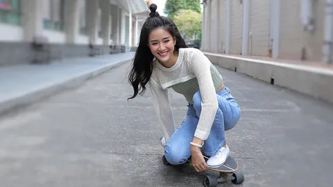 “แพรว เฌอมาวีร์” โชว์ไลฟ์สไตล์สุดคูลกีฬาอินเทรนด์ “เซิร์ฟสเกต”